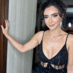 Öykü Gürman Instagram - Yeni yılda sağlıkla,huzurla,mutlulukla tüm hayalleriniz gerçekleşsin dilerim. İyi niyetle,sevgiyle,saygıyla,şükürle, önyargısız, kıymetinizi arttıracak insanlarla buluşmanız dileğiyle… #iyilikpeşindeol🦋 #yeniyılgüzelliklerlegelsin🙏 #yeniyılınızkutluolsun Tüm misafirlerimize,ekip arkadaşlarıma ve @meritlefkosa’ya çok teşekkürler 🎈🧿💐💃🏻🎄#hoşgeldin2024🎉 #huzur❤️ #sağlık🤲🏻 🐞❤️💃🏻🐞 #kıbrıs #lefkoşa #sahne #müzik #sarkılarizbırakır