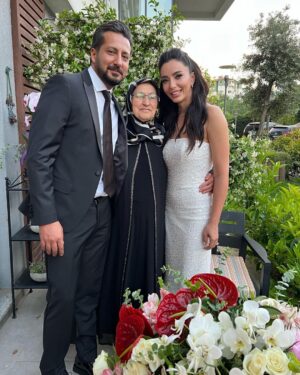 Öykü Gürman Instagram - Bu şahane fotoğraflar için teşekkür ederiz canım @nilgunkara ❤️🙏🏼🧿 
Ne güzel anlar yaşadık hep birlikte.  #aileherşeydir❤️