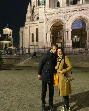 Öykü Gürman Instagram - Sevdaya,iyiliğe,aşka,anlayışa,
muhabbete,kavuşmaya,umuda,
saygıya,hayallere dair hangi kelimeler varsa hepsi sende,hepsi bizimledir. Ne mutlu ki; yolcusu olduğumuz bu hayatta seninle herşeyi “paylaşmak”, birlikte bu yolları yürümek ne kadar keyifliymiş. Hissettirdiğin huzur,güven ve mutluluk için teşekkür ederim. Doğumgünün kutlu olsun canım sevdiceğim… #mutluluğundaimolsun dilerim. #hepmutluolalım #sağlıklıolalım #çokşükür🙏 bu özel gecede tüm duaların kabul olsun. #kadirgecesi Yeni yaşında başarı,şans,huzur,mutluluk hep seninle olsun.Seni çok seviyorum❤️ #28nisan #doğumgününkutluolsun @fatihicmeli