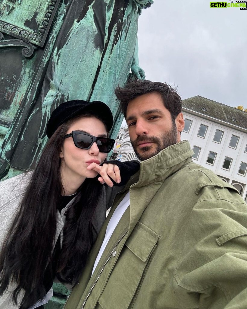 Özge Gürel Instagram - Quick update 🎈 Heidelberg, Germany