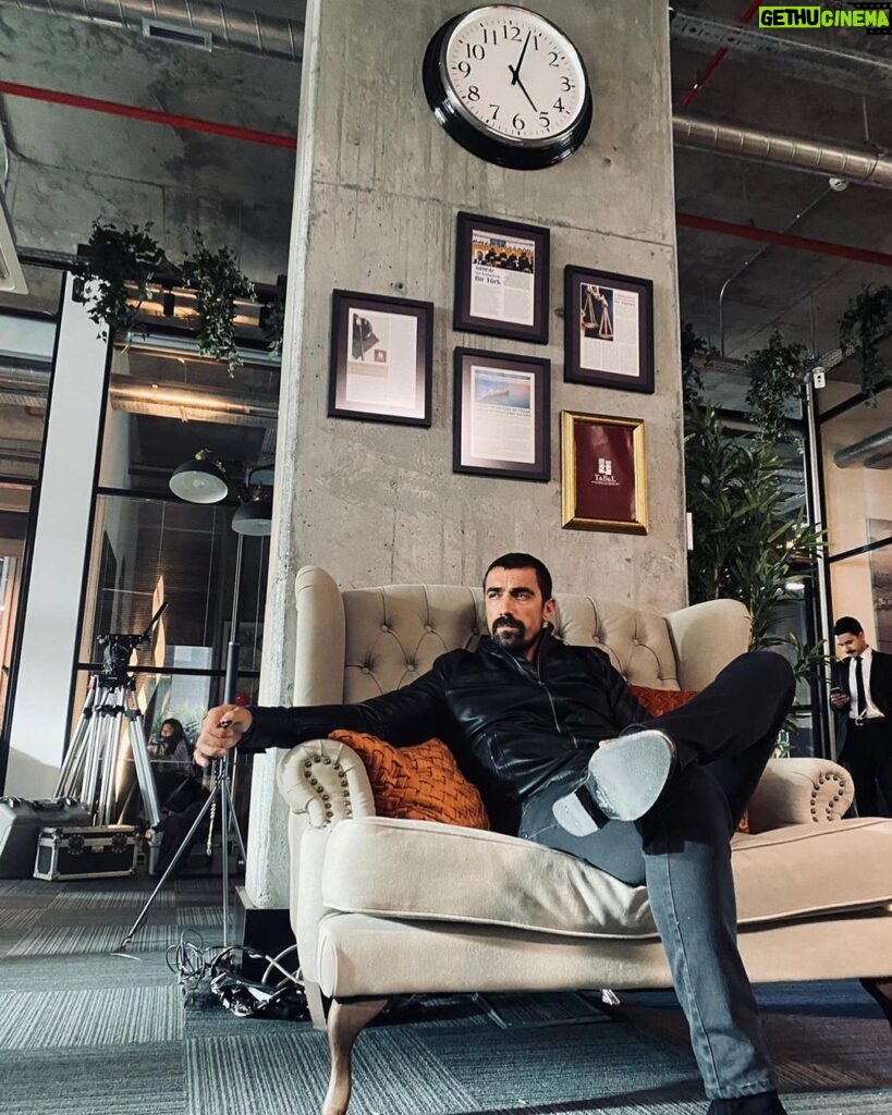 İbrahim Çelikkol Instagram - 𝟭𝟳:𝟬𝟯