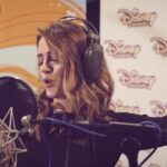 İrem Sak Instagram - Rapunzel: Serüvenler jenerik şarkısını seslendirdim ve klip çok çok yakında @disneychanneltr 'de ☺️💞 🌞Saçımda Rüzgarla 🌞 #disneychannel #rapunzel #SacimdaRuzgarla #disneychanneltr #rapunzelseruvenler #tangled