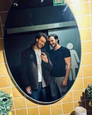 İsmail Ege Şaşmaz Instagram - Bayram süprizi 🍬🤷🏻‍♂️ Herkese iyi bayramlar 🤍