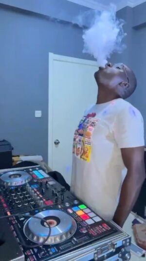 C4 Pedro Instagram - SE A MODA PEGAR 😩

@djaldasmix 

O QUE ACHARAM DA COLABORAÇÃO?