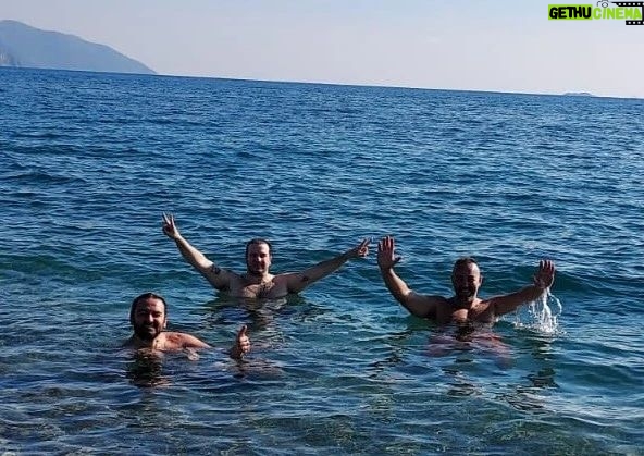 Şahan Gökbakar Instagram - Kasımın 12sinde denize girildi...Su şerbet gibi ❤🇹🇷 Dalaman