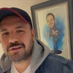 Şahan Gökbakar Instagram - Dünyanın en önemli operalarının peşinden koştuğu sayılı tenorlardandır @tenormuratkarahan . Bilkent Konservatuardan devrem, canım kardeşim,dostumdur. Son yıllarda Devlet Opera ve Balemizin de Genel Müdur olarak başindadır. Okul yıllarinda eğlenip güldüğümüz gibi dünkü arabada yalnızım videoma cevap yollamış😁😁 Yapıyorsun bu sporu Muratım👏👏🙌