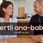 Şahan Gökbakar Instagram - Bir suredir IGtv'ye koyduğum videolarda senkron kayması yaşıyorum. Youtube uzerinden yapacağım yayınlarımı. Bu da Selinle beraber "okul ve covid" uzerine konustugumuz bir video. Link yukarda profil bolumunde... iyi seyirler