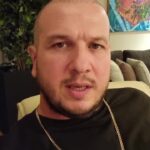 Şahan Gökbakar Instagram - acil ihtiyaclar su, gida, bebek urunleri ve kiyafet... Allah Yardimciniz olsun