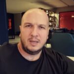 Şahan Gökbakar Instagram - AKBELEN kalbimiz sizinle... Kömür olan ormanlarımızın hala dumanı tüterken, kömür işletmesi yapmak için kalan yemyesil ormanları kesmenin zamani mi?? #akbelenormanınıvermeyeceğiz #akbelen #ikizköydireniyor