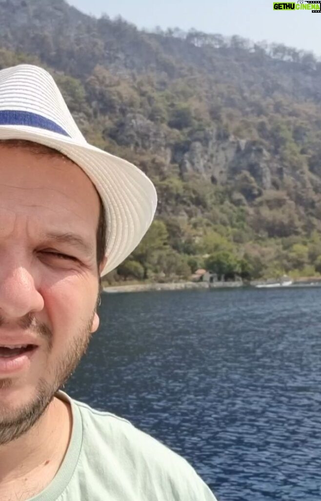 Şahan Gökbakar Instagram - Burada bu felaketi atlattik sayilir...Cok şükür.. Kalbimiz, aklımız yangının devam ettigi yerlerde...