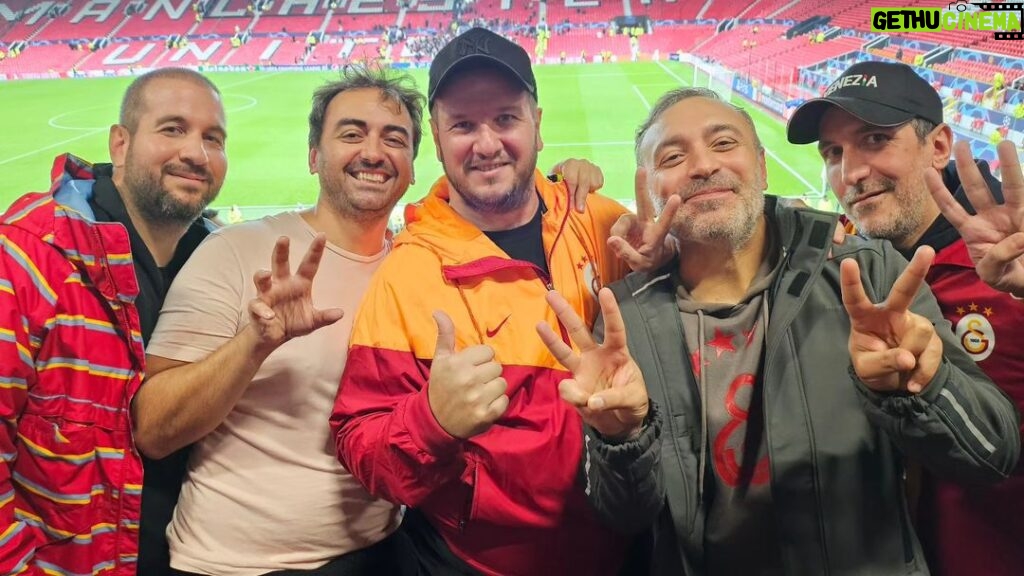 Şahan Gökbakar Instagram - Manchester mışşşş..... Geeeeeeç Biz GALATASARAYız! 💛❤ #galatasaray #3-2 Old Trafford
