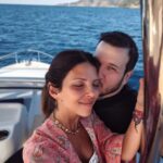 Şahan Gökbakar Instagram - Canım benim 8. Yılımız kutlu olsun Bu boğucu ve can sıkıcı ortamda, çokca dertlendiğim bir dönemde yuvamızdaki huzur,mutluluk ve senin güzel kalbin sayesinde nefes alıyorum. Nice 8lere ❤️ @bizimmutfakhalleri @selingokbakar
