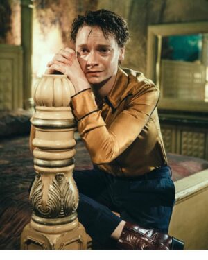 Calum Worthy Instagram - When you realize there’s only 3 more episodes left of The Act. Another 📸 from @imagista article. 
Photographer: @payam_pictures
Stylist: @theeverydayeditor