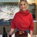 Cameron Diaz Instagram - Welcome back to my kitchen!👩🏼‍🍳 To celebrate the holiday season, I wanted to share recipes for my delicious pear cake & @avaline Lambrusco cocktail🍐🍷a dessert and drink pairing that’s perfect for a little cozy dinner party. Click the link in my bio for the full recipe and to shop our Holiday Collection! Cheers!🥂