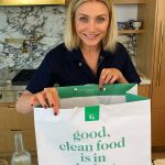 Cameron Diaz Instagram - I’m so excited to team up with @goopkitchen to release my favorite summer salad, which pairs *perfectly* with our new Avaline Sauvignon Blanc. It’s full of big flavors and crunch, with crisp gem lettuce, sweet-and-spicy mango slaw, crunchy snow peas, carrots, cucumbers, fresh herbs, avocado slices, and served with a side of puffed rice, candied cashews, and goop Certified Clean cashew vinaigrette. You’re going to love it! The Cameron Summer Crunch Salad is now available via order.goopkitchen.com or the goop Kitchen app, Doordash, Caviar, and Postmates. For those outside of So Cal, the recipe is published on drinkavaline.com 🥗😎