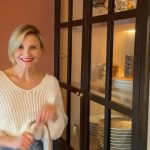 Cameron Diaz Instagram - Saved by the doorbell! Don't run out of your favorite wine while your friends are on their way. @avaline is now keeping you fully stocked with subscriptions! Check it out at drinkavaline.com 🍷 📦