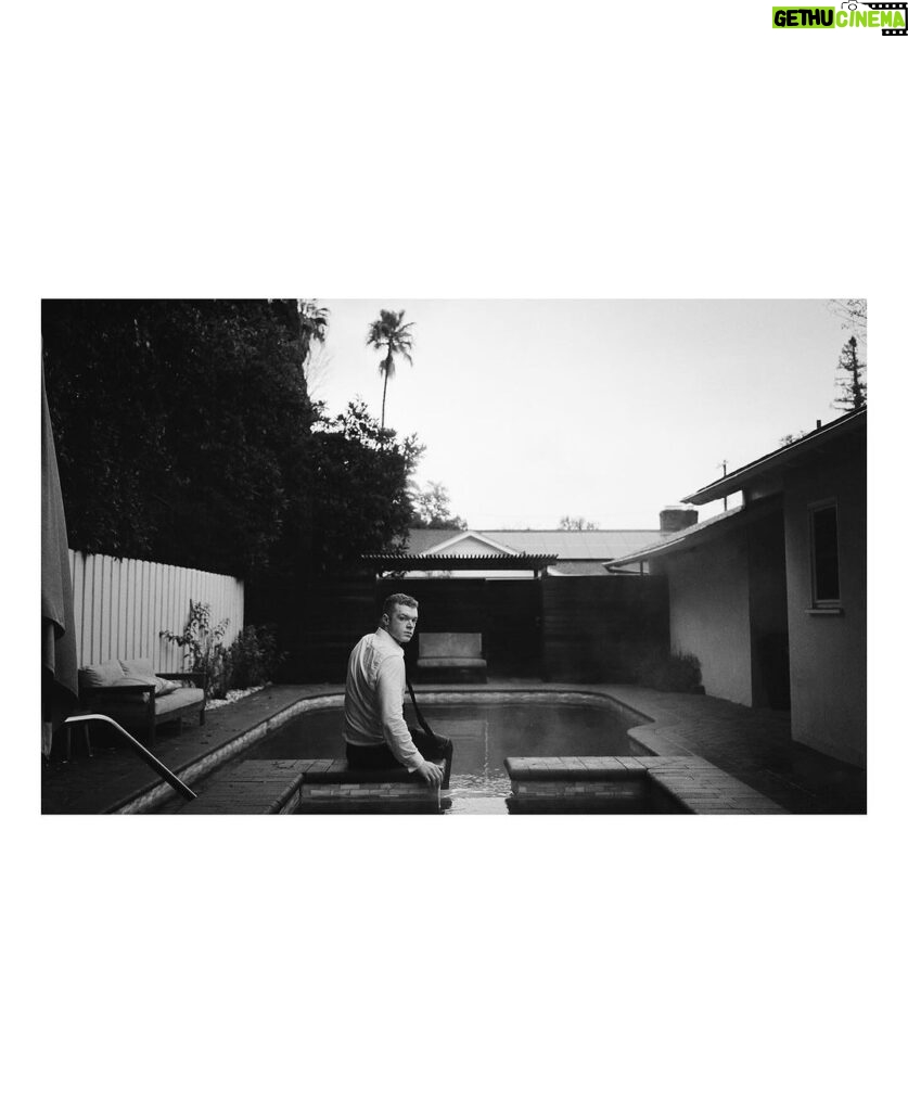 Cameron Monaghan Instagram - It’s always sunny in California.
