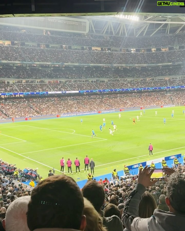 Camila Loures Instagram - Hala Madrid 🇪🇸 Estadio Santiago Bernabéu