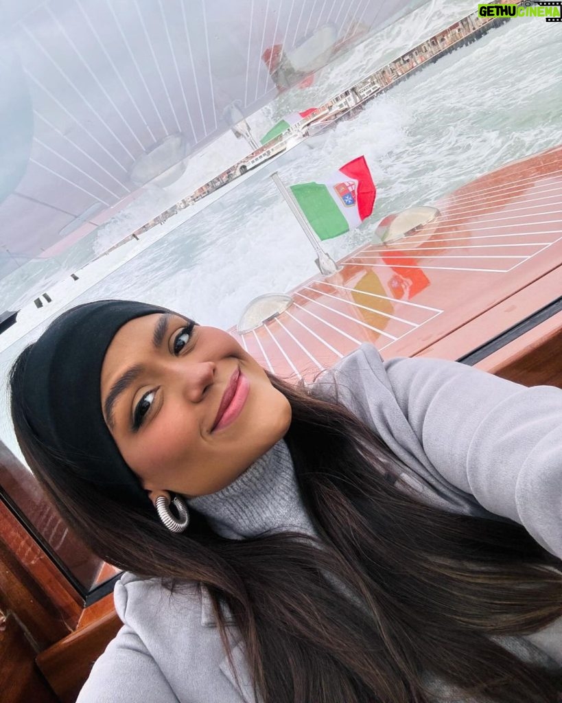 Camila Loures Instagram - Conhecendo mais um lugar q era um sonho .. Itália 🇮🇹🍕🤌🏽 quem ta acompanhando os stories dessa viagem??? ❤️ Veneza, Itália