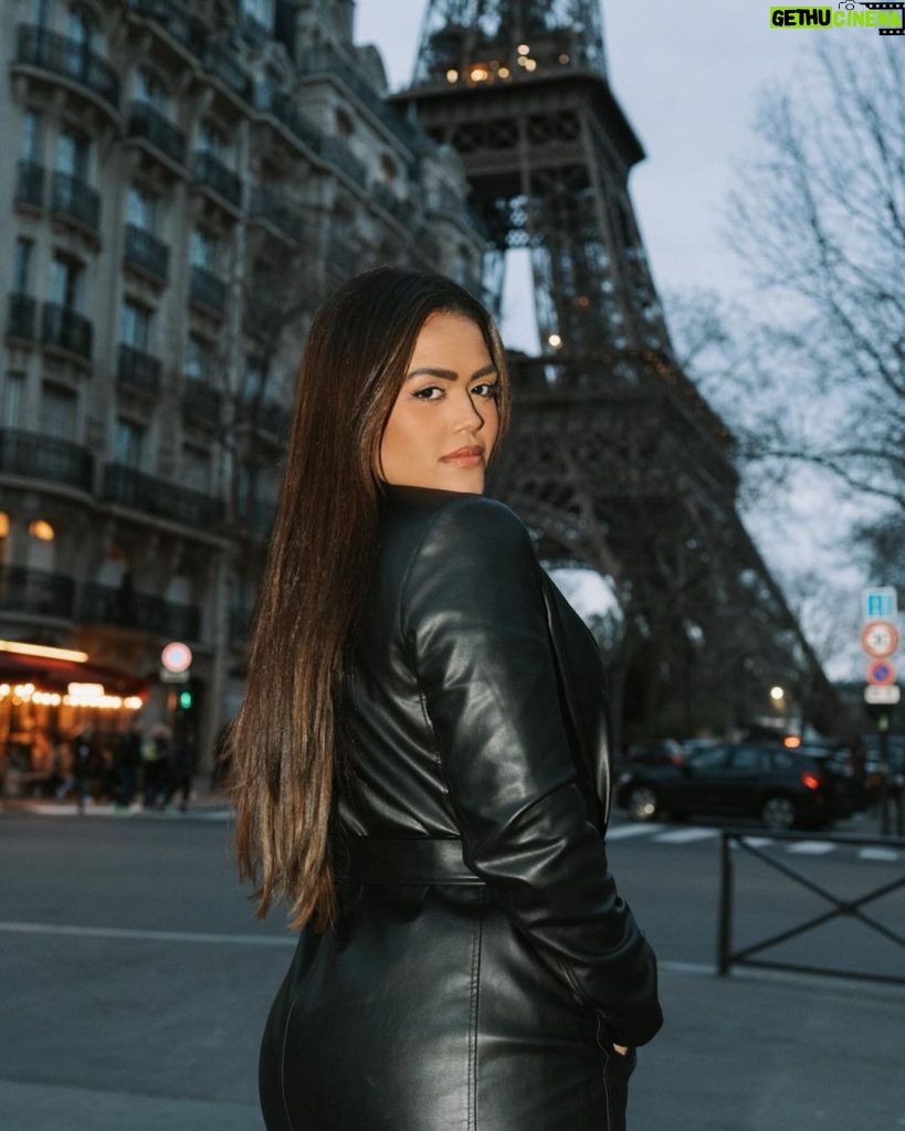 Camila Loures Instagram - all black in Paris 🖤 Paris, France