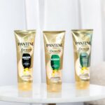 Camila Sodi Instagram - ¿Les pasa que en ocasiones tu pelo está pidiendo ayuda?, prácticamente lo escuchas gritar auxilio 🤪 Para esos días en los que necesitas reparación intensa y profunda, @pantenemexico tiene el mejor de los aliados: 💖el acondicionador 3 Minute Miracle. ✨Y lo mejor, según tus necesidades, ¡está recomendando para uso diario!. Literalmente el empaque te permite ver las más de 5 mil perlas pro-vitaminas que contiene cada frasco y que hacen que el 100% del daño desaparezca en 3 minutos!* *Daño a la suavidad medido en cabello sometido a daño químico, térmico y mecánico. #PeloPantene #panteneperlasprovitaminas #publicidad