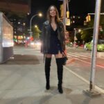 Camila Sodi Instagram - 🛩️ NYC 📽️, Barthes 📕, Vespa 🪩disco , #vinonatural 🥂, comida , more #naturalwine , helados🍦…