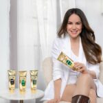Camila Sodi Instagram - ¿Les pasa que en ocasiones tu pelo está pidiendo ayuda?, prácticamente lo escuchas gritar auxilio 🤪 Para esos días en los que necesitas reparación intensa y profunda, @pantenemexico tiene el mejor de los aliados: 💖el acondicionador 3 Minute Miracle. ✨Y lo mejor, según tus necesidades, ¡está recomendando para uso diario!. Literalmente el empaque te permite ver las más de 5 mil perlas pro-vitaminas que contiene cada frasco y que hacen que el 100% del daño desaparezca en 3 minutos!* *Daño a la suavidad medido en cabello sometido a daño químico, térmico y mecánico. #PeloPantene #panteneperlasprovitaminas #publicidad