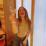 Camila Sodi Instagram - Moms need a break too ♥️🍸 for me at the moment it looks like a Bombay dirty martini like @tommymottola had it back in the day 🍸 (thinking about you tíos @thalia & T) cheers! Shoutout a mi nuevo old school bar favorito @deldiego_bar y al fotógrafo más guapo @javigrubio Madrid, Spain