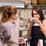 Camila Sodi Instagram - Tú sabes lo que me gusta comer delicioso y beber buen vino ! Pues mi amiga la chef @elena_reygadas me enseñó a cocinar (porqué se me quema el agua )🧑‍🍳 no te lo pierdas ! Una nueva serie de @discoveryhh #QuiénCocinaEstaNoche estreno 17 de mayo 🇨🇴09:00 pm // 19 de mayo 🇲🇽11:00 pm