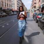 Camilla de Lucas Instagram – vibesssss it girl em Frankfurt colocando pra jogo a cinturinha de pilão. Frankfurt, Germany