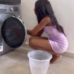 Camilla de Lucas Instagram - Calma que ainda não é a tour pela casa 😅 vcs já pararam pra pensar em como criar uma rotina pra cuidar melhor do planeta? Pensando nisso, @monangeoficial está lançando sua linha de desodorantes sem silicone e com proteção de 72h. Com essa nova fórmula, Monange reduziu a emissão de CO2 no planeta. Incrível né? Vem com a gente substituir os hábitos prejudiciais ao meio ambiente por práticas sustentáveis e fáceis de serem executadas no dia-a-dia. 🪴💜 #EuMeCuidoAssim #EuCuidoAssimDoPlaneta @cotybrasil