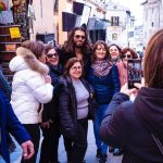 Can Yaman Instagram - Piano piano sto scoprendo l’Italia… Questo weekend ho avuto il piacere di scoprire la bellissima Assisi con una guida turistica d’eccezione: Francesca Di Maolo, Presidente dell’ Istituto Serafico, che mi ha dedicato un po’ del suo prezioso tempo e fatto immergere nella storia e nell’arte di questa bellissima città. Città che ha dato i natali a San Francesco, uno dei santi patroni d’Italia a cui è dedicata un’imponente basilica consacrata nel 1253, i cui meravigliosi affreschi sono stati attribuiti addirittura a Giotto e Cimabue. Ho fatto scorta di amore, dedizione per gli altri, arte e cultura… Anche culinaria! Grazie a tutti! Assisi,Italy