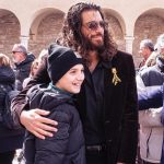 Can Yaman Instagram - Piano piano sto scoprendo l’Italia… Questo weekend ho avuto il piacere di scoprire la bellissima Assisi con una guida turistica d’eccezione: Francesca Di Maolo, Presidente dell’ Istituto Serafico, che mi ha dedicato un po’ del suo prezioso tempo e fatto immergere nella storia e nell’arte di questa bellissima città. Città che ha dato i natali a San Francesco, uno dei santi patroni d’Italia a cui è dedicata un’imponente basilica consacrata nel 1253, i cui meravigliosi affreschi sono stati attribuiti addirittura a Giotto e Cimabue. Ho fatto scorta di amore, dedizione per gli altri, arte e cultura… Anche culinaria! Grazie a tutti! Assisi,Italy