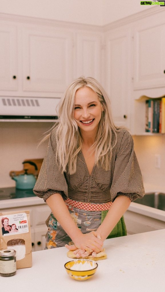 Candice King Instagram - You know what the internet needs more of? That person you saw on that TV show that one time, who has zero qualifications as a chef, teaching you how to cook recipes they looked up on the internet. I am not a chef but I LOVE to cook. And just because I love to cook does not mean I’m even great at it. But according to my kids, family, and friends alike… I’m somewhat entertaining in the process of putting together a meal. So here’s a glimpse of what it’s like to hang out with me in my kitchen ✌️ Head over to my YouTube page to see full length videos of #DidYouBringTheEggs? (Link up 🔝) And if you too would like to follow the recipes that I followed click on the highlight reel above 🍳 #DYBTE