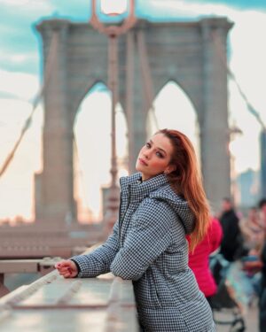 Carolina Miranda Instagram - Me di la oportunidad este año de vivir en modo avión: “Estar en tiempo presente,con la gente que está siendo feliz y disfrutando el momento” ❤️ 🪽LIBRE🪽

Y gracias a @victoralvareznyc por estas fotos tan bellas en NY 🗽 eres un crack 🫶