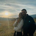 Carolina Miranda Instagram - Esta pareja es de las cosas más hermosas que voy a tener en mi carrera!!! 🫀🎬🙌 gracias @manolocardona por enseñarme tanto en el camino y por dejarme compartir esta historia junto contigo 🔥💃🏻💣 te adoro amigo !!!! Netflix