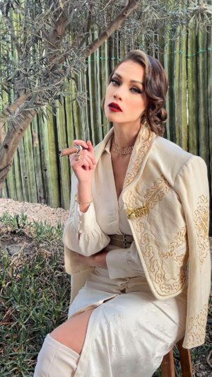 Carolina Miranda Instagram - Perdona que me tengo que ausentar por un momento…tengo una cita que atender conmigo misma. ❤️🔥🪬