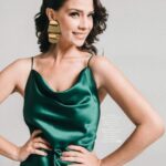 Carolina Miranda Instagram - Confieso que de chiquita yo pedía que me compraran esta revista 🥹 y años después estamos en portada,gracias @vanidadesmx por el espacio y por dejarme hablar de cosas tan importantes como la mujer,el ego,la salud mental y nunca rendirse ❤️🔥🎬 que hermosa entrevista y abrirles el corazón!!! 🥰🥰🥰 gracias a todo el equipo que hizo esto posible 💋💃🏻 Fotografía- @santiagoriu Editora- @cynthialeppaniemi Maquillaje y peinado- @izmael_padilla Stylist- @rodrigoaalcantara Gracias- @luciaalarconz Vanidades