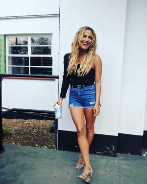 Caroline Flack Instagram - Let’s go coco loco ... live at 10pm itv2 @zara @riverisland @topshop @styledbynana @gemflossi