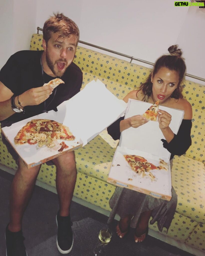 Caroline Flack Instagram - This is how we watch the show @iaindoesjokes