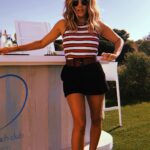 Caroline Flack Instagram - The islanders get a little surprise tonight ... @gemflossy @nisha_stylist @vickyhairreinvented @topshop xx