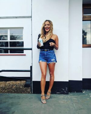 Caroline Flack Instagram - Let’s go coco loco ... live at 10pm itv2 @zara @riverisland @topshop @styledbynana @gemflossi