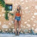 Caroline Flack Instagram - First @loveisland look .. done... @andotherstories @riverisland @officeshoes @tommyhilfiger @rayban ❤️ @nisha_stylist