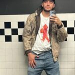 Casey Frey Instagram - Boolin after a dump💵