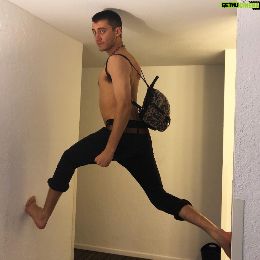 Casey Frey Instagram - When ur cleaning the cobwebs out of ur room and the spider that’s been with u for days has to bounce.