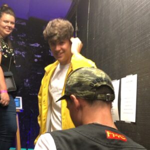 Casey Simpson Instagram - I was truly SHOCKED at how good @maxandharvey & @missjaydenb performed electric I was like WATT and when the effect wore off I was still EX-STATIC 
I hope these don’t hertz

Also @dakota_lotus got me a bull 😭

Yes I got a haircut #nolongerahomelesslion