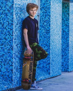 Casey Simpson Instagram - Comment your favorite blue emojis 💙🚹Ⓜ️🔵🔷🇺🇳🇪🇺🇽🇰🖲🧿💎📪🚙🎭🎽🎿🥏🥣🌎💧💦🌊🦋🥶😱🤖🗣