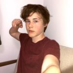 Casey Simpson Instagram - Comment your name and one thing about yourself. I’ll start, hi my name is Casey and I had nothing to post on Instagram today so I just turned my phone around and took this selfie