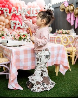 Cassie Ventura Instagram - It’s been a busy week, but it’s been so much fun! We celebrated Frankie’s 2nd Birthday :: Frankie’s Farm! Apple trees, baby alpacas, bunnies, baby pigs, chickens, pony rides, a ball pit, pizza and sweets! It was a dream, every detail was perfect. Thank you to all of our family and friends that were able to come celebrate with us, we missed you @pamfine ♥️ Thank you @bigandtinyspace for hosting us and last but never least a special thank you to @melissaandre and the entire amazing @madco_team for making our farm dreams come true 🥰 We loved every minute! 💕☁️🎈🐷🐐🐰🐴🐓🐔🍎🌾👩🏻‍🌾 check my stories for more pics ☺️