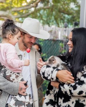 Cassie Ventura Instagram - It’s been a busy week, but it’s been so much fun! We celebrated Frankie’s 2nd Birthday :: Frankie’s Farm! Apple trees, baby alpacas, bunnies, baby pigs, chickens, pony rides, a ball pit, pizza and sweets! It was a dream, every detail was perfect. Thank you to all of our family and friends that were able to come celebrate with us, we missed you @pamfine ♥️ Thank you @bigandtinyspace for hosting us and last but never least a special thank you to @melissaandre and the entire amazing @madco_team for making our farm dreams come true 🥰 We loved every minute! 💕☁️🎈🐷🐐🐰🐴🐓🐔🍎🌾👩🏻‍🌾 check my stories for more pics ☺️